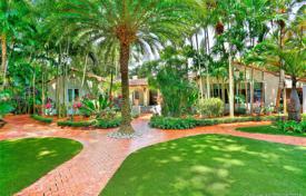Yazlık ev – Coral Gables, Florida, Amerika Birleşik Devletleri. $2,199,000