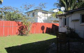 Şehir içinde müstakil ev – North Miami, Florida, Amerika Birleşik Devletleri. $630,000