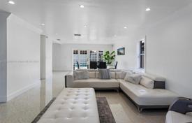 4 odalılar şehir içinde müstakil ev 278 m² Miami'de, Amerika Birleşik Devletleri. $950,000