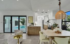 Şehir içinde müstakil ev – Fort Lauderdale, Florida, Amerika Birleşik Devletleri. $1,155,000