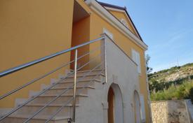 9 odalılar şehir içinde müstakil ev 291 m² Split-Dalmatia County'da, Hırvatistan. 739,000 €