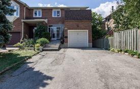 4 odalılar konak North York'da, Kanada. C$1,297,000