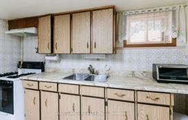 8 odalılar şehir içinde müstakil ev North York'da, Kanada. C$1,962,000