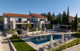 12 odalılar şehir içinde müstakil ev 683 m² Porec'te, Hırvatistan. 1,999,000 €
