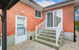 12 odalılar şehir içinde müstakil ev Etobicoke'de, Kanada. C$2,108,000
