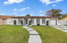 3 odalılar şehir içinde müstakil ev 128 m² Florida'da, Amerika Birleşik Devletleri. $575,000