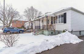 8 odalılar şehir içinde müstakil ev Etobicoke'de, Kanada. C$1,373,000