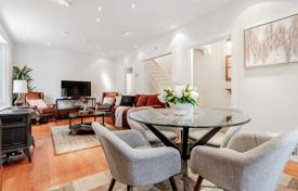 4 odalılar şehir içinde müstakil ev Old Toronto'da, Kanada. C$2,396,000