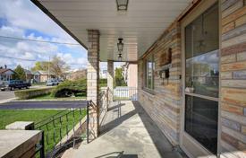 8 odalılar şehir içinde müstakil ev Etobicoke'de, Kanada. C$1,750,000