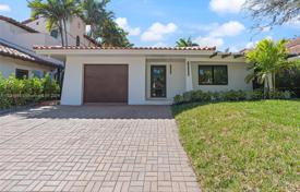 4 odalılar şehir içinde müstakil ev 275 m² Miami'de, Amerika Birleşik Devletleri. $1,750,000