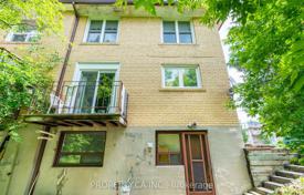 6 odalılar konak North York'da, Kanada. C$1,294,000