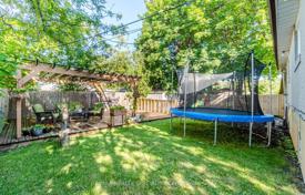7 odalılar şehir içinde müstakil ev Etobicoke'de, Kanada. C$1,448,000
