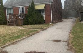 7 odalılar şehir içinde müstakil ev North York'da, Kanada. C$1,880,000