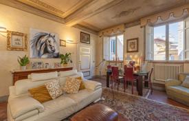 6 odalılar daire 195 m² Siena'da, İtalya. 630,000 €