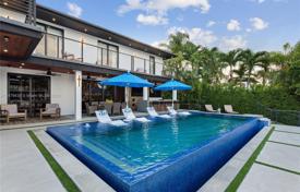 Şehir içinde müstakil ev – Coral Gables, Florida, Amerika Birleşik Devletleri. $7,998,000