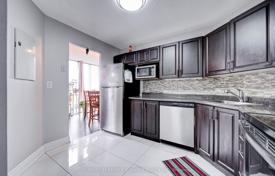 6 odalılar daire Etobicoke'de, Kanada. C$817,000