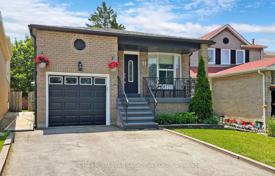 11 odalılar şehir içinde müstakil ev Scarborough'da, Kanada. C$1,268,000