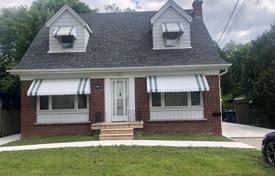 9 odalılar şehir içinde müstakil ev North York'da, Kanada. C$2,008,000