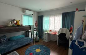4 odalılar şehir içinde müstakil ev 230 m² Si Sunthon'da, Tayland. $340,000