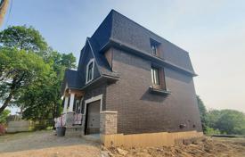 9 odalılar şehir içinde müstakil ev North York'da, Kanada. C$1,987,000