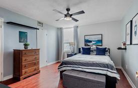 6 odalılar daire North York'da, Kanada. C$813,000