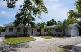 Yazlık ev – North Miami, Florida, Amerika Birleşik Devletleri. $859,000