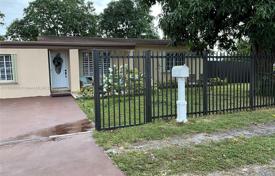 4 odalılar şehir içinde müstakil ev 145 m² Miami'de, Amerika Birleşik Devletleri. $510,000