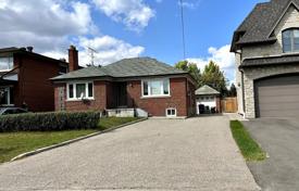 5 odalılar şehir içinde müstakil ev Etobicoke'de, Kanada. C$1,865,000