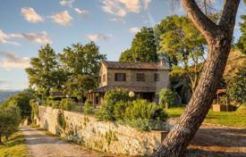 Arsa Cetona'da, İtalya. 1,080,000 €