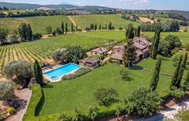 20 odalılar köşk 690 m² Montepulciano'da, İtalya. 2,860,000 €