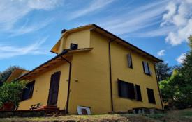 3 odalılar villa 150 m² Civitella In Val di Chiana'da, İtalya. 450,000 €