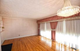 10 odalılar şehir içinde müstakil ev Scarborough'da, Kanada. C$1,313,000