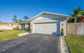 Şehir içinde müstakil ev – Coral Springs, Florida, Amerika Birleşik Devletleri. $565,000