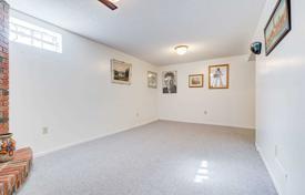 7 odalılar konak Scarborough'da, Kanada. C$1,300,000