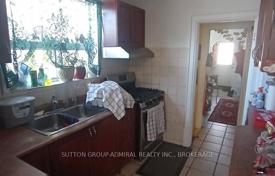 9 odalılar şehir içinde müstakil ev East York'da, Kanada. C$1,148,000
