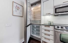 2 odalılar daire Charles Street East'da, Kanada. C$981,000