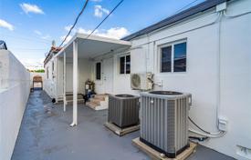 2 odalılar şehir içinde müstakil ev 234 m² Miami'de, Amerika Birleşik Devletleri. $845,000