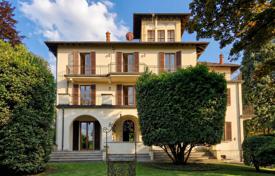 12 odalılar villa Stresa'da, İtalya. 2,000,000 €