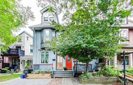 3 odalılar konak Old Toronto'da, Kanada. C$1,420,000