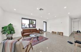 4 odalılar şehir içinde müstakil ev 214 m² Miami'de, Amerika Birleşik Devletleri. $844,000