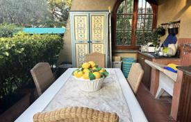 4 odalılar villa 268 m² Forte dei Marmi'de, İtalya. 2,050,000 €