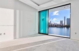 Şehir içinde müstakil ev – North Miami Beach, Florida, Amerika Birleşik Devletleri. $2,760,000