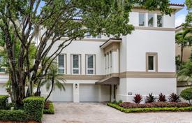 Yazlık ev – Miami, Florida, Amerika Birleşik Devletleri. $2,199,000