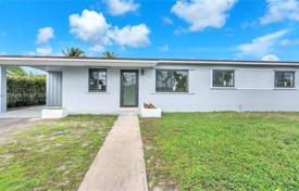 3 odalılar şehir içinde müstakil ev 159 m² Miami'de, Amerika Birleşik Devletleri. $620,000