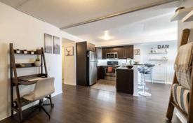 2 odalılar daire The Queensway'da, Kanada. C$790,000