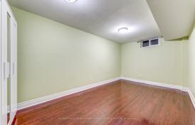 6 odalılar konak North York'da, Kanada. C$1,167,000