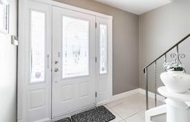 11 odalılar şehir içinde müstakil ev Scarborough'da, Kanada. C$1,671,000
