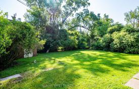 7 odalılar şehir içinde müstakil ev Etobicoke'de, Kanada. C$1,424,000