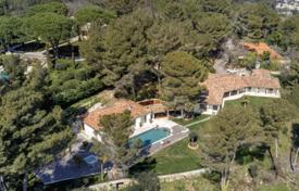 Villa – Mougins, Cote d'Azur (Fransız Rivierası), Fransa. Price on request