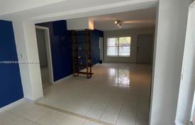 3 odalılar şehir içinde müstakil ev 125 m² Miami'de, Amerika Birleşik Devletleri. $690,000